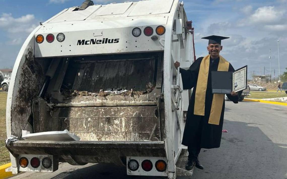 Garbage collector in Tamaulipas graduates as a lawyer